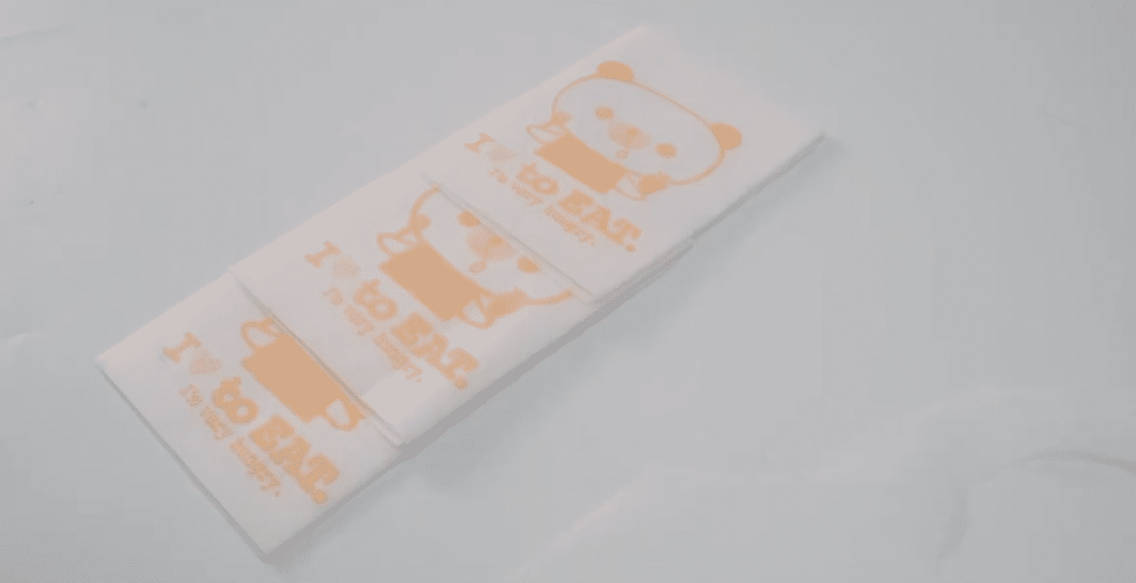 Bavoirs jetables colorés pour bébé avec poche pour des repas sans dégâts - 1 à 6 couleurs imprimées